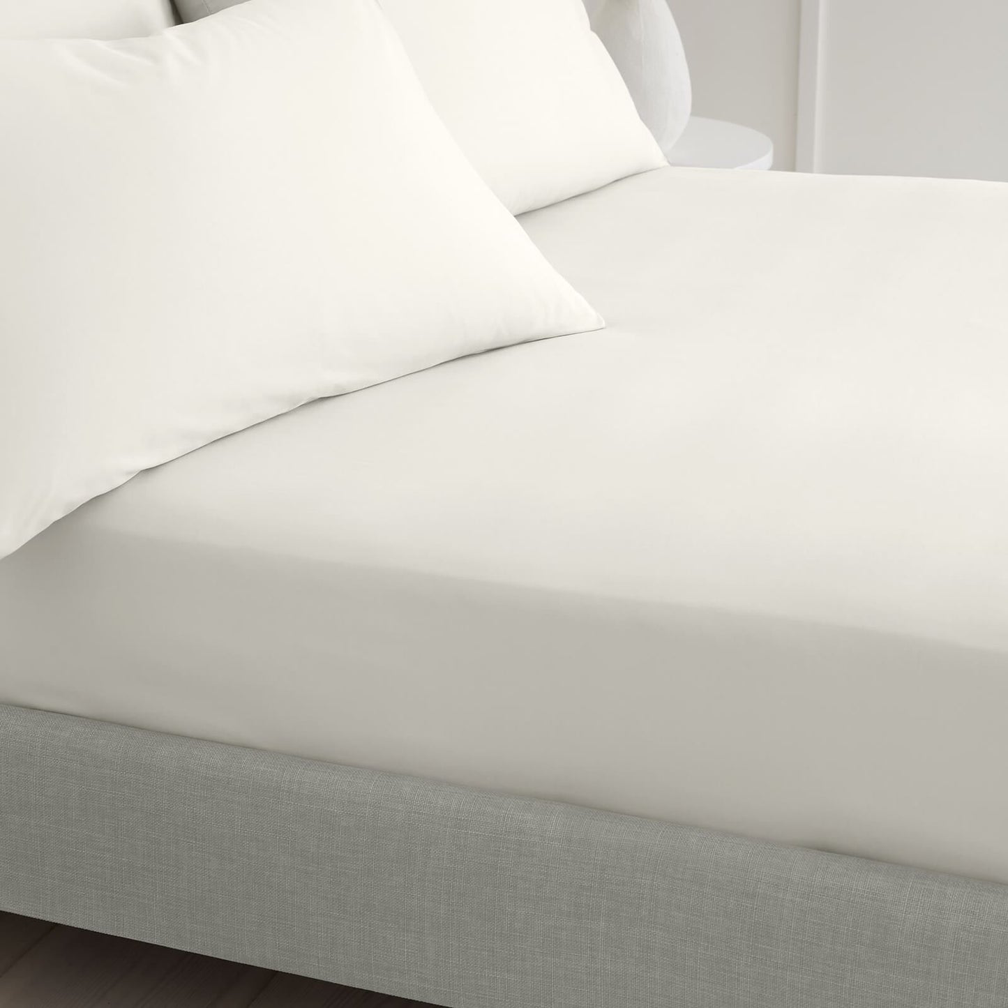 200 Thread Count Cotton Percale Cream  Fitted Sheet