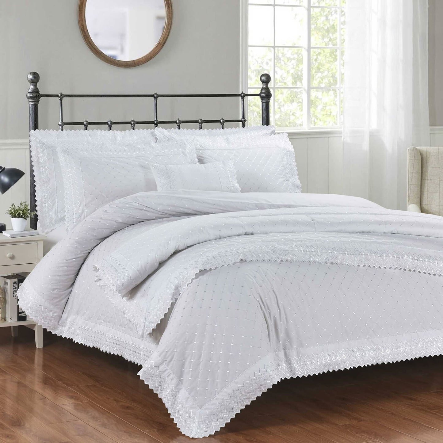 Richmond White Bedspread w/Shams