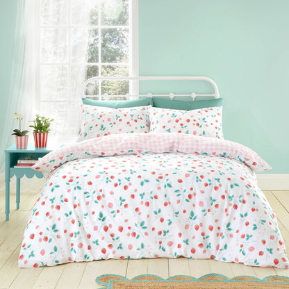 Strawberry Garden White/ Red Duvet Cover Set