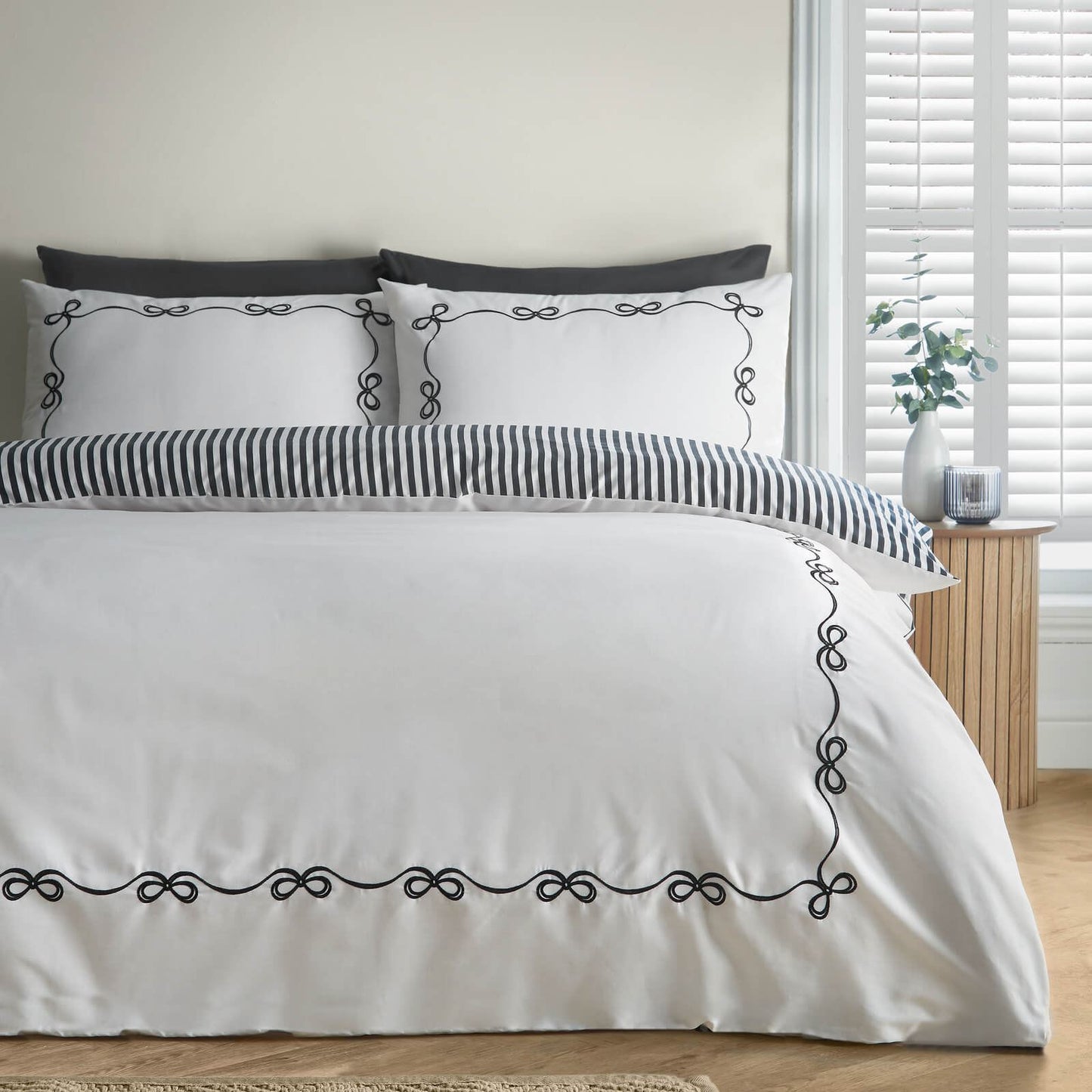 Catherine Lansfield Bow Embroidered Cotton Bedding Duvet Cover Set Cream / Black