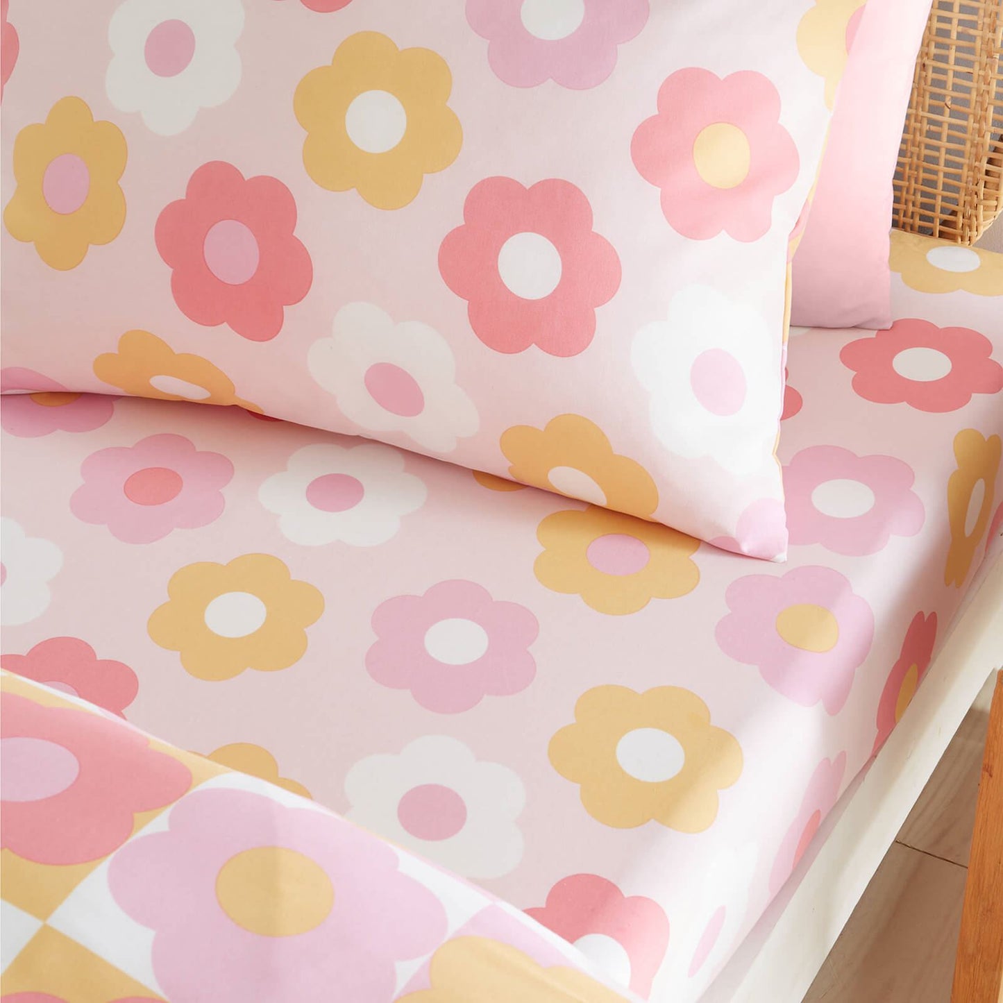 Retro Daisy Pink Fitted Sheet