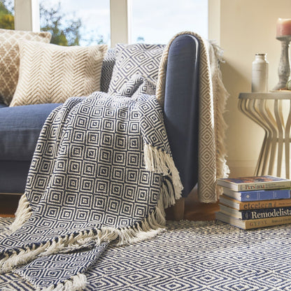 Hug Rug Woven Diamond Throw Navy 130X180 Rug