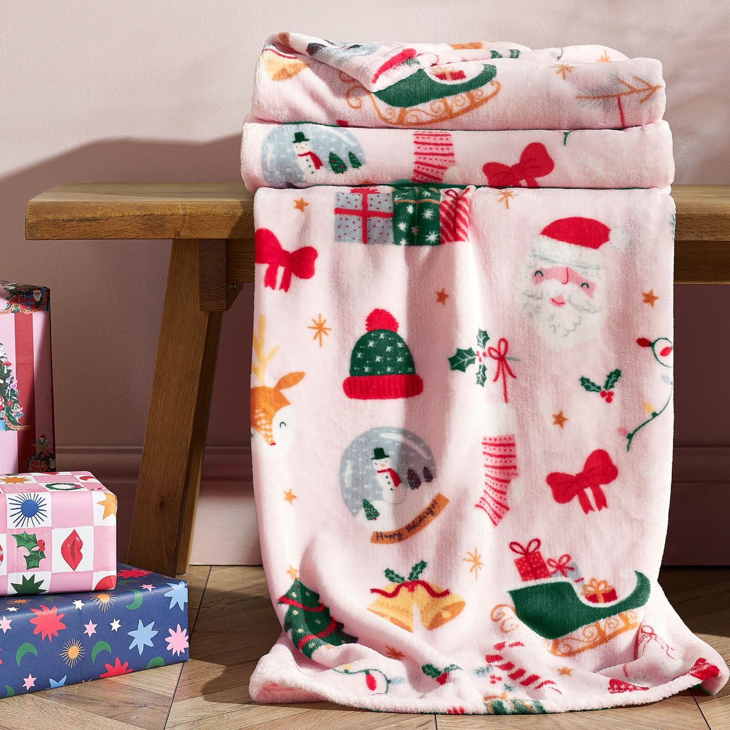 Catherine Lansfield Christmas Happy Holidays Cosy Fleece Blanket Throw Pink - 130x170cm