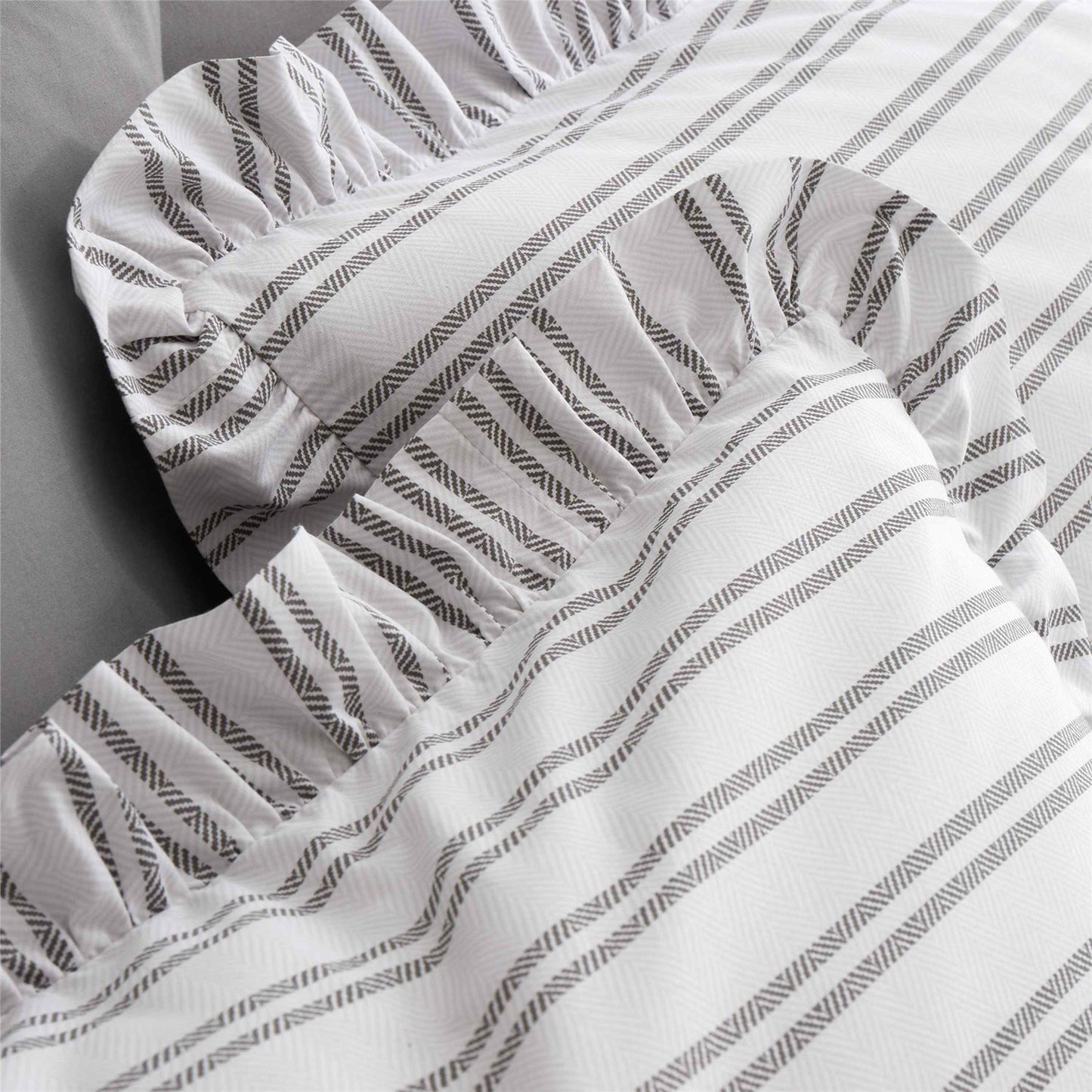 Frill Stripe Black / White Duvet Cover Set