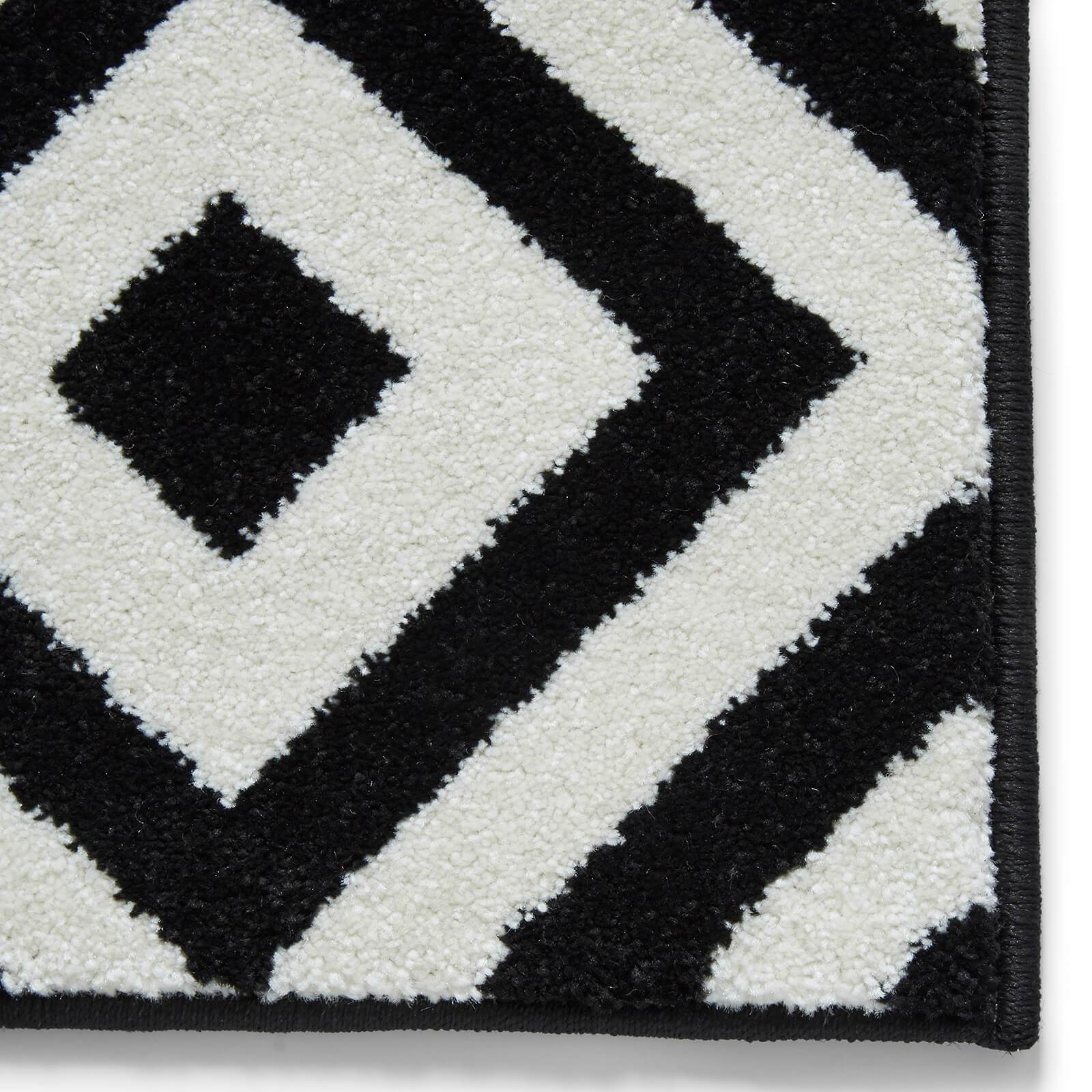 Think Rugs Matrix MT 89 Black / White Rug