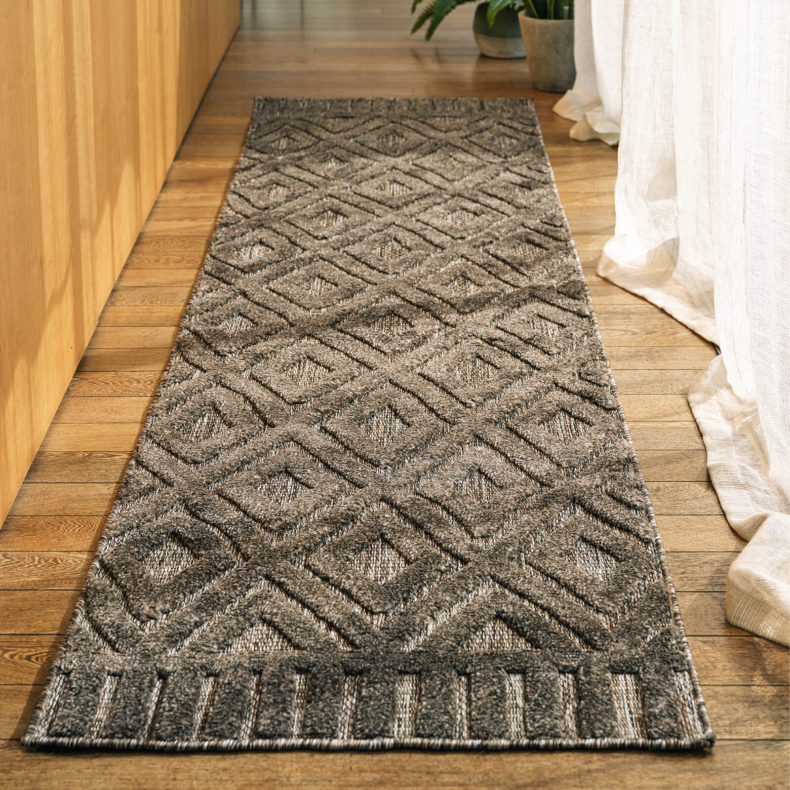 Asiatic Salta SA02 Diamond Charcoal Runner