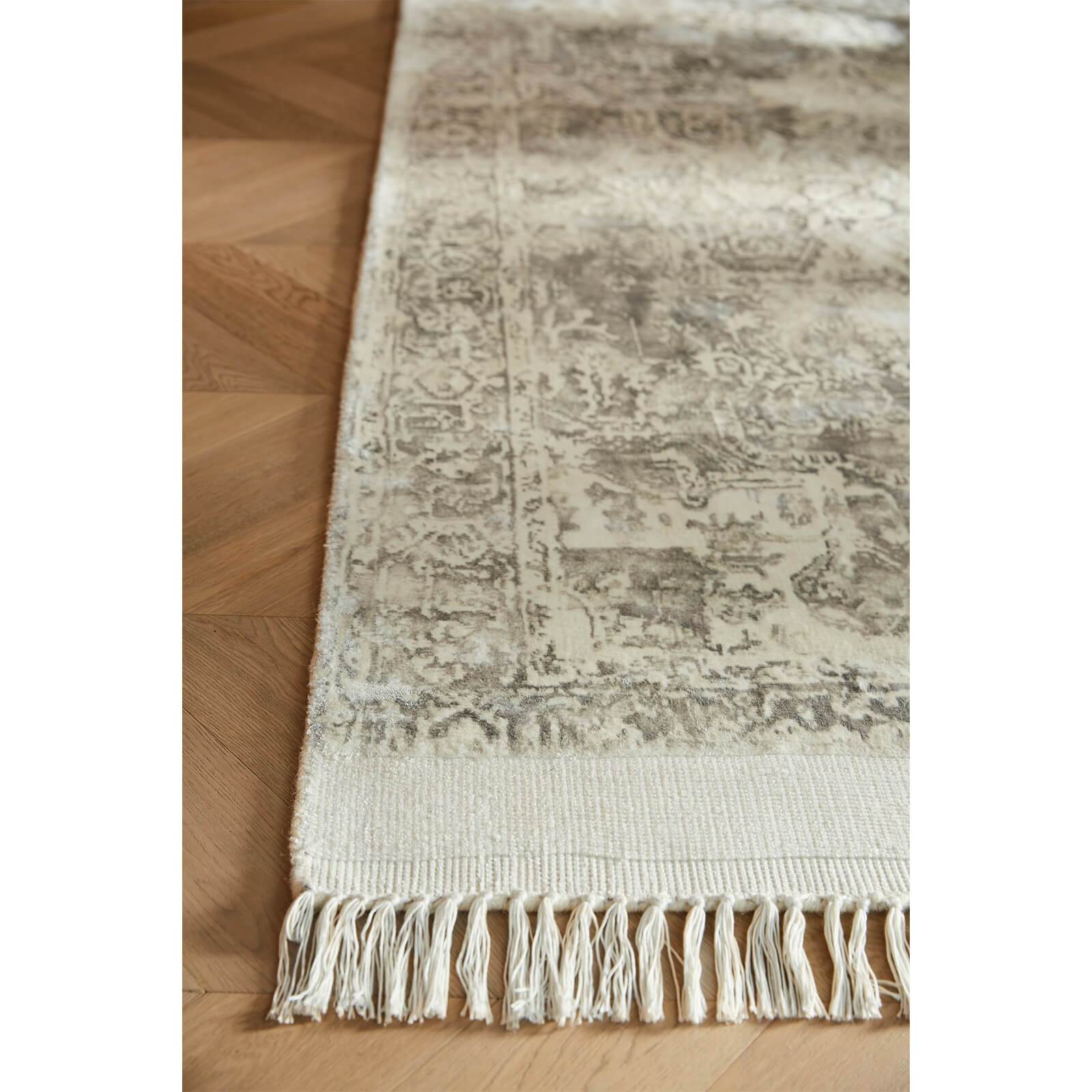 Rug Guru Vintage Fringe Mocha / Oyster Rug