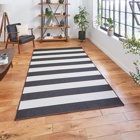 Think Rugs Santa Monica 48644 Black / White Rug